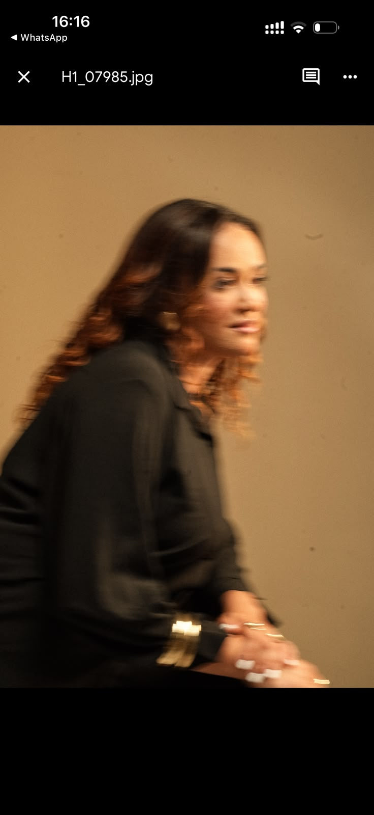 Priscila Figueiredo em ambiente quente